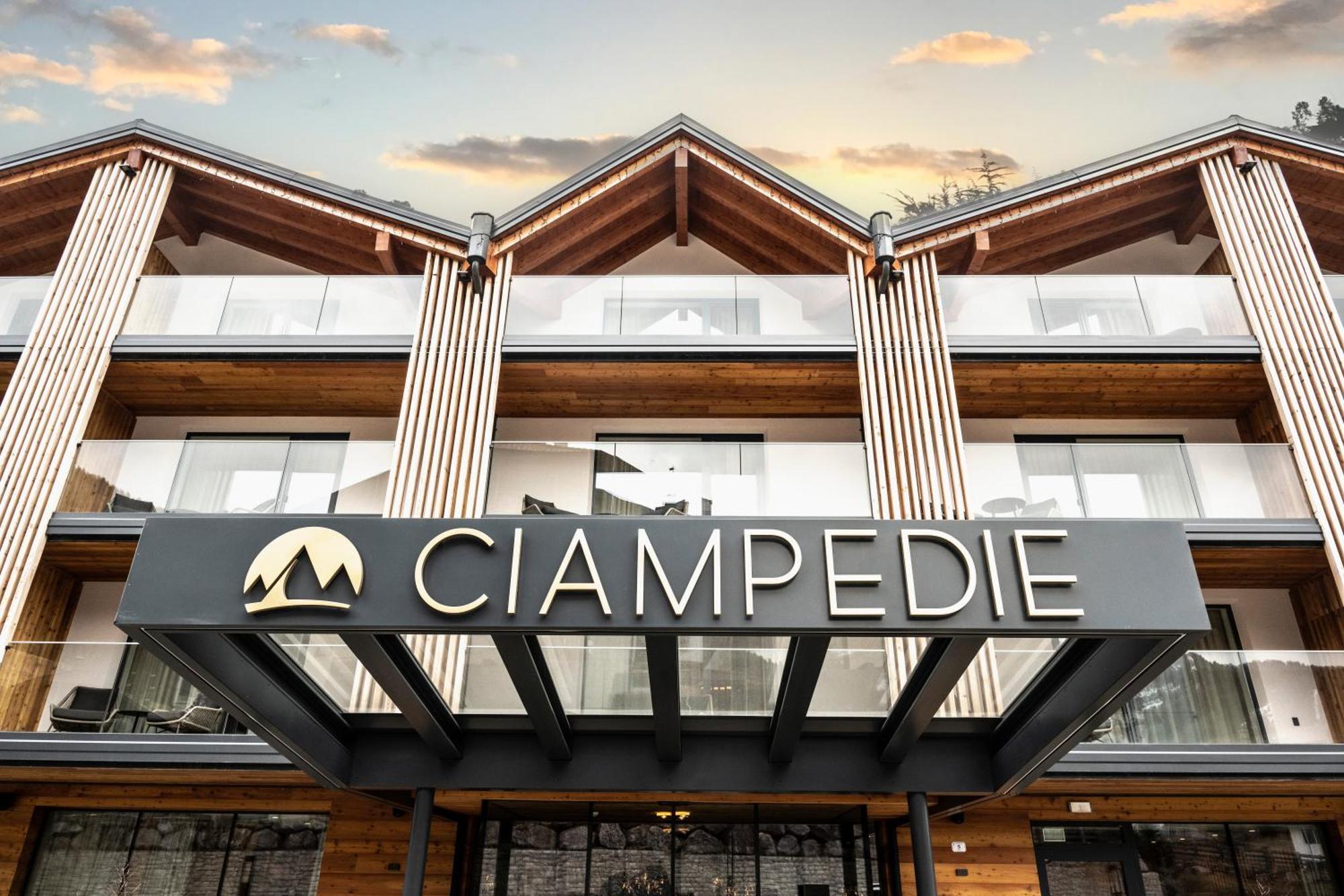 Ciampedie Luxury Alpine Spa Hotel Vigo di Fassa Buitenkant foto