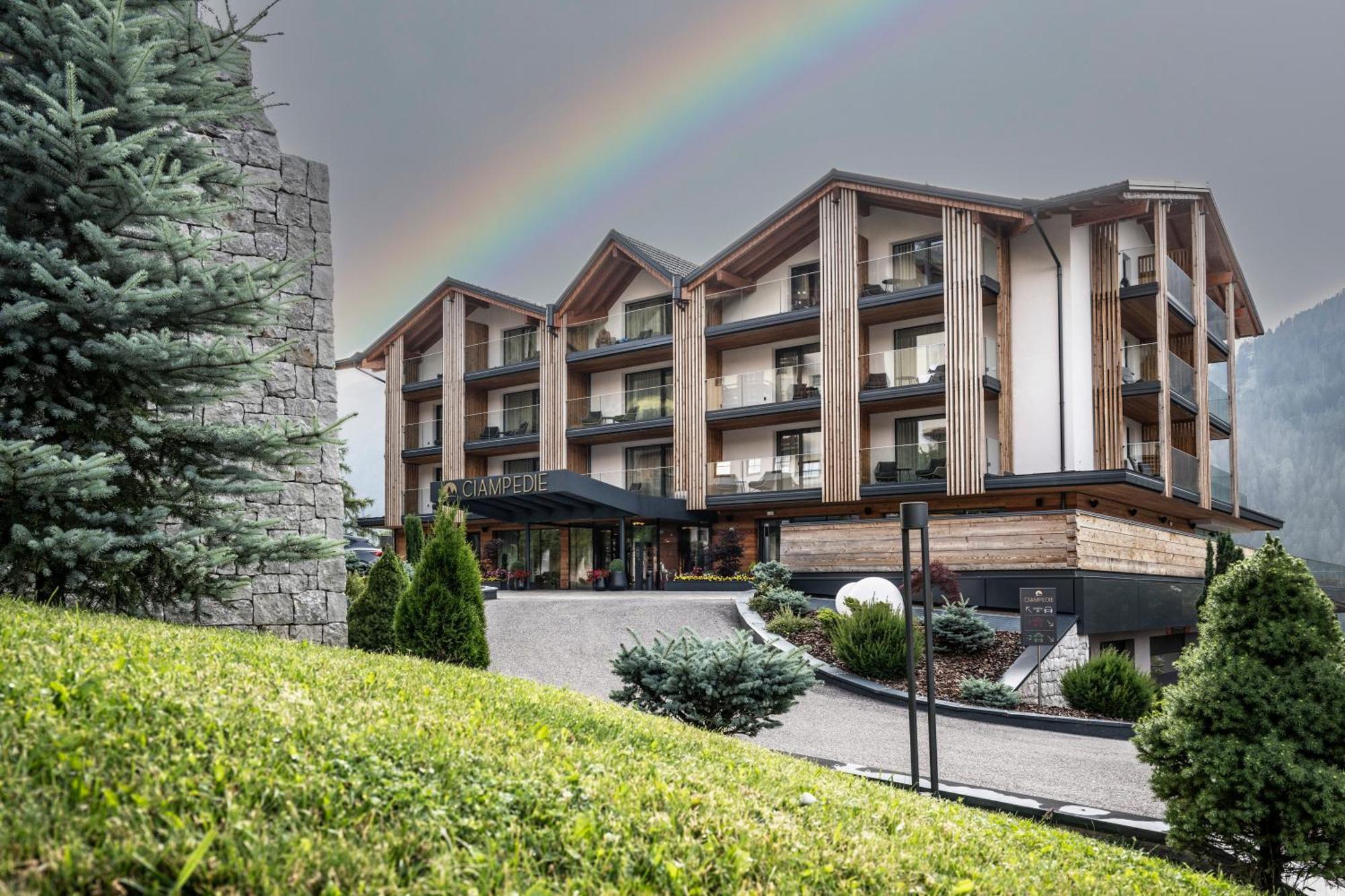 Ciampedie Luxury Alpine Spa Hotel Vigo di Fassa Buitenkant foto
