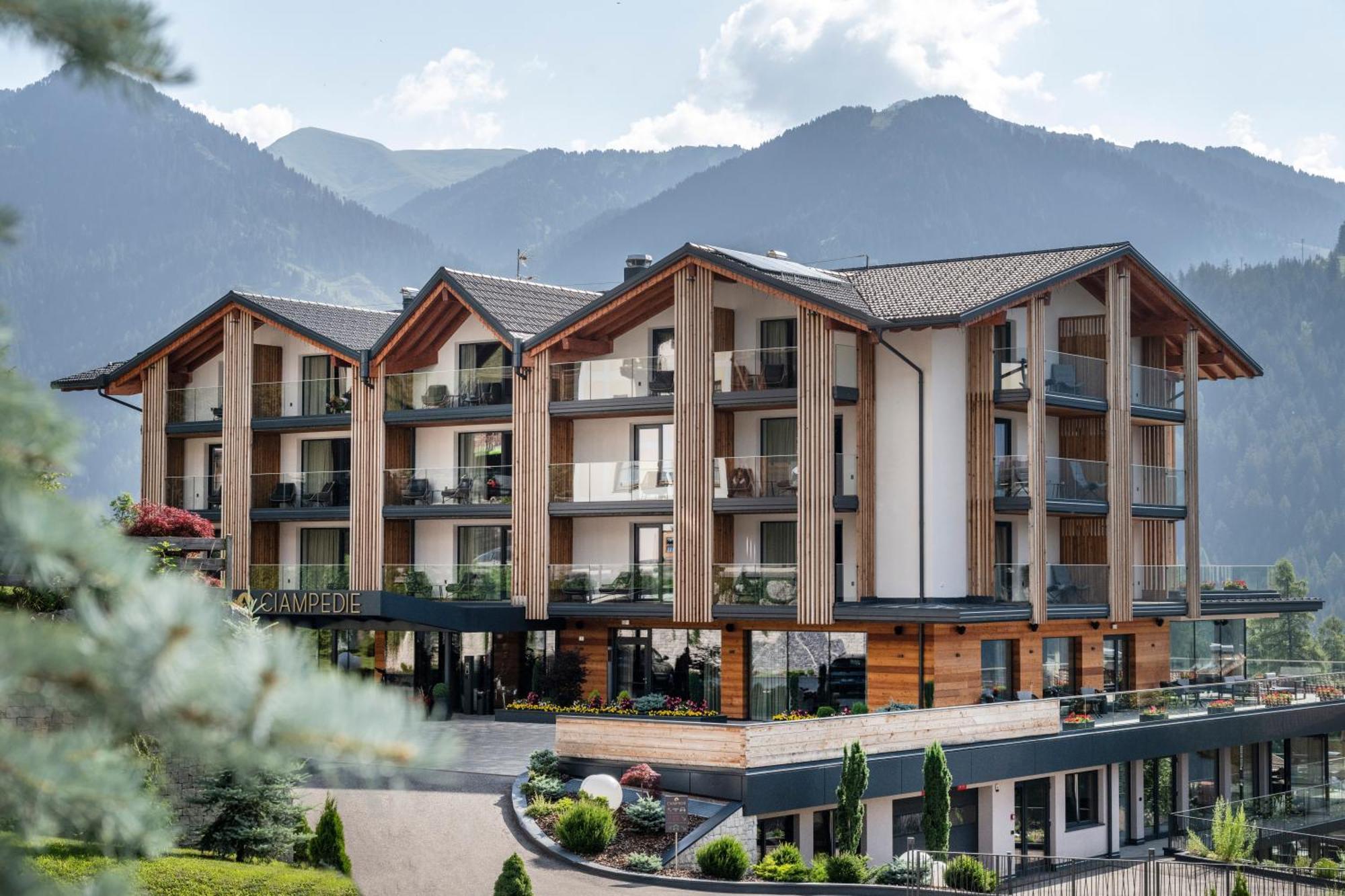 Ciampedie Luxury Alpine Spa Hotel Vigo di Fassa Buitenkant foto
