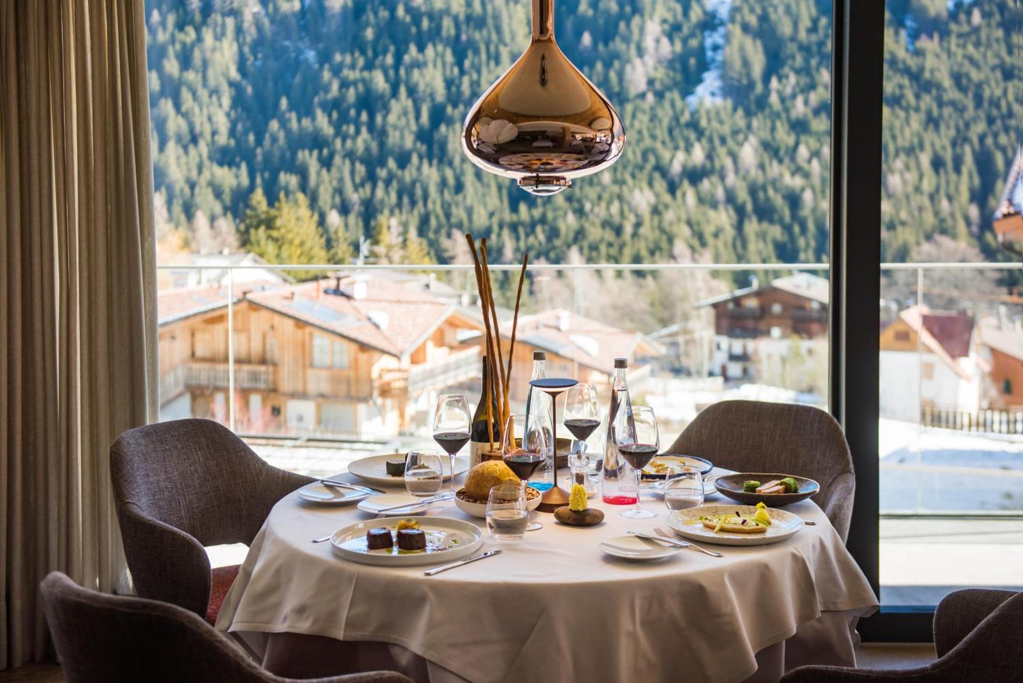 Ciampedie Luxury Alpine Spa Hotel Vigo di Fassa Buitenkant foto